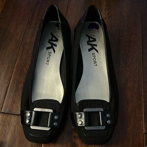 barely used ak sport flats!